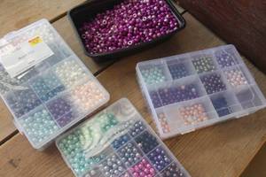 lot 4604 image: Lot of Mixed Craft Beads