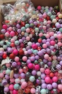 lot 4608 image: Large Flat of Craft Beads