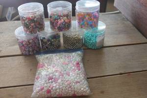 lot 4614 image: Misc. Mixed Beads