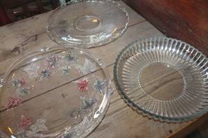lot 4634 image: Large Vtg. Glass Serving Platters