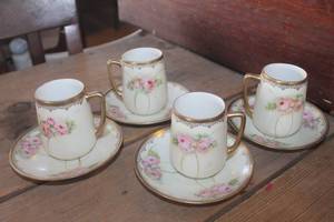 lot 4638 image: Antique Bavaria Tea Cups & Saucers