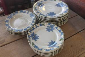 lot 4642 image: Gibson Dinner Plates Dessert Plates & Bowls
