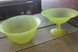 lot 4647 image: Vtg. Tiffin Satin Uranium Glass Compote Bowl & More