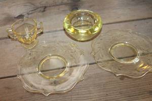 lot 4649 image: Vtg. Yellow Depression Glass Saucers & More