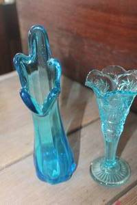 lot 4657 image: Vtg. Swung Vase 8 12 and More