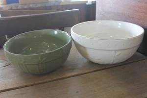 lot 4660 image: Set of 2 Serving Bowls