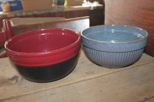 lot 4661 image: Set of 2 Serving Bowls