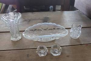 lot 4666 image: Vtg. Salt Cellars, Toothpick Holder & More