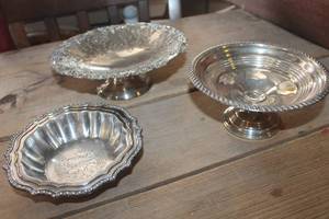 lot 4674 image: Vtg. Silver Plated Pedestal Dish & More
