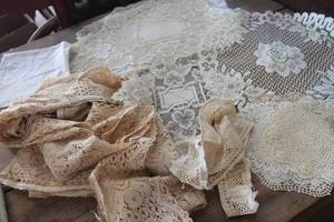 lot 4693 image: Antique Lace and More