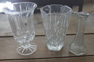 lot 4715 image: Vtg. Crystal Glass Vase and More