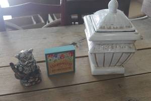 lot 4720 image: Home Dcor Canister and More