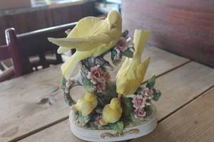 lot 4721 image: Lg. 11 tall x 9 wide Bird Figurine