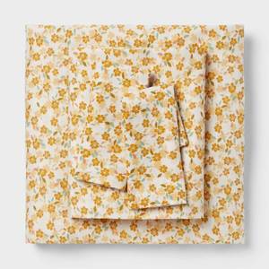 lot 9117 image: King Cotton Blend Sateen Sheet Set Yellow Floral - Room Essentials - Retail $40