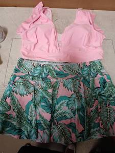 lot 41655 image: Womens Two Piece Swimsuit with Tropical Print 3XL- Retail $15