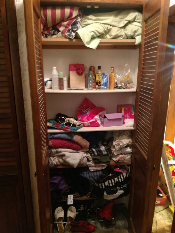 lot 16066 image: Contents of hall closet