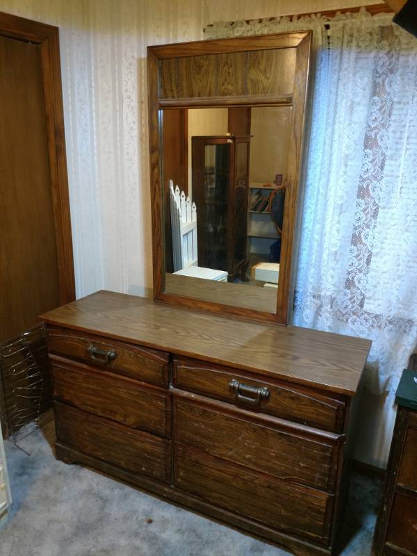 lot 16104 image: 6 drawer rustic dresser with mirror