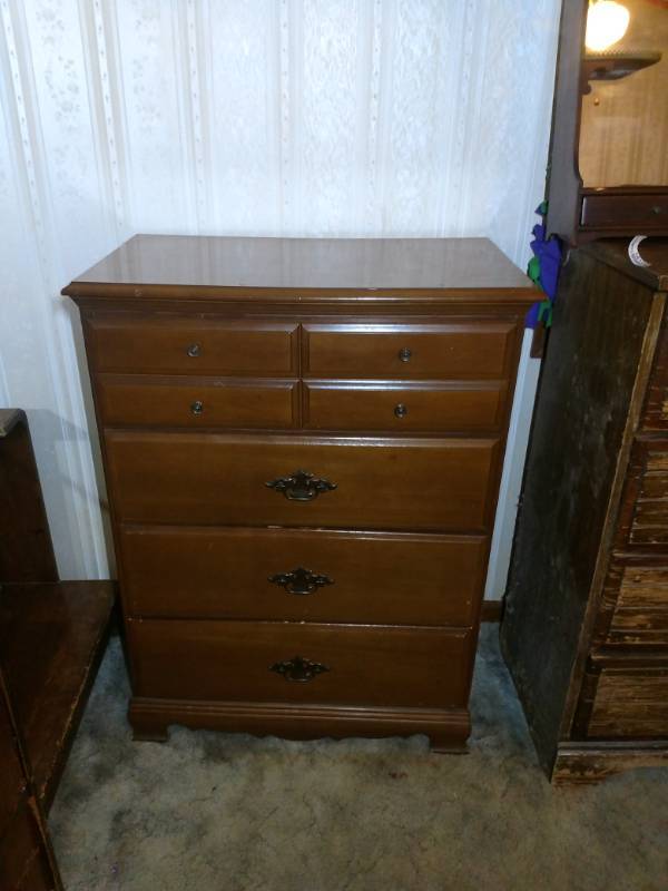 lot 16102 image: 4 drawer dresser