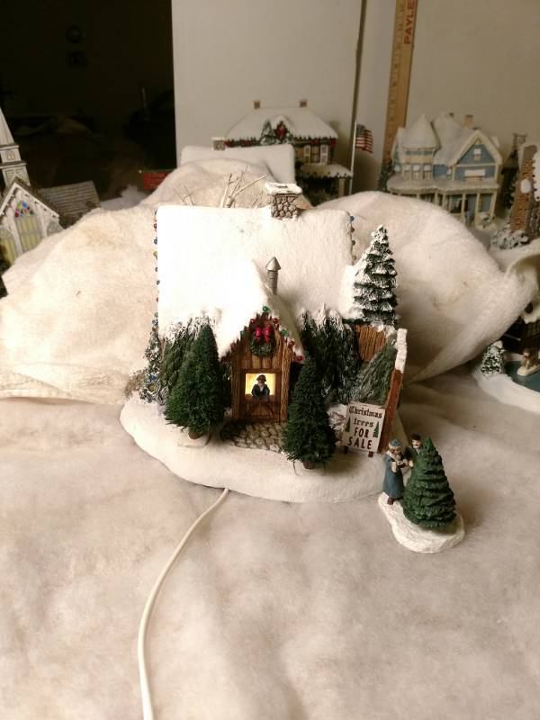 lot 16121 image: Thomas Kinkade Village Christmas Hawthorne Village