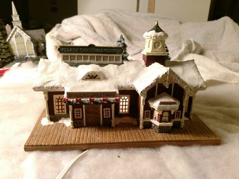 lot 16123 image: Thomas Kinkade Village Christmas Hawthorne Village