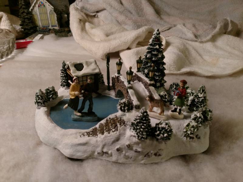 lot 16124 image: Thomas Kinkade Village Christmas Hawthorne Village