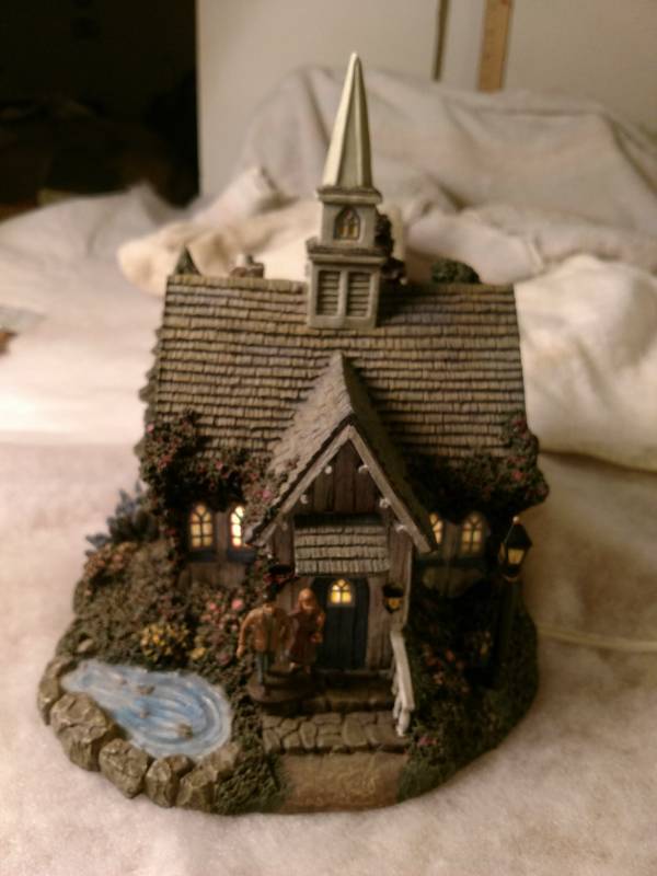 lot 16126 image: Thomas Kinkade Seaside Village Hawthorne Village