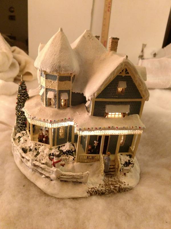 lot 16129 image: Thomas Kinkade Village Christmas Hawthorne Village