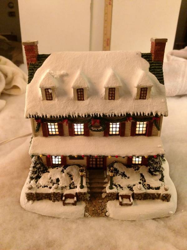 lot 16131 image: Thomas Kinkade Village Christmas Hawthorne Village