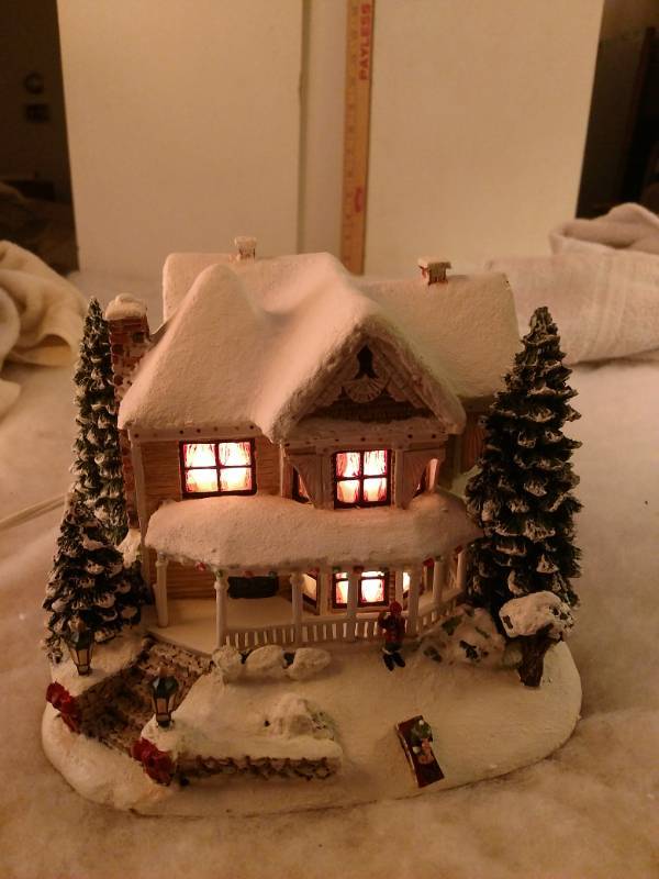 lot 16132 image: Thomas Kinkade Village Christmas Hawthorne Village