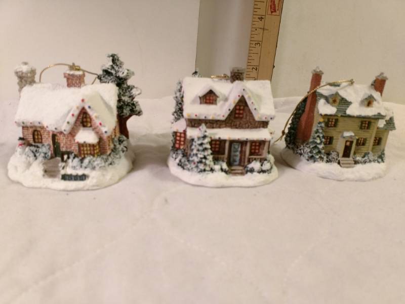 lot 16140 image: Thomas Kinkade Illuminated Ornaments Winter Memories