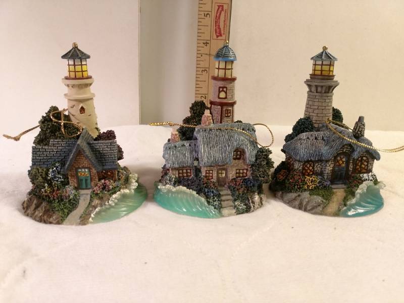 lot 16141 image: Thomas Kinkade Illuminated Ornaments