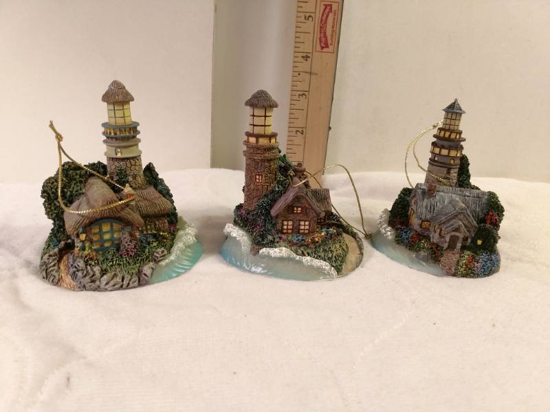 lot 16142 image: Thomas Kinkade Illuminated Ornaments