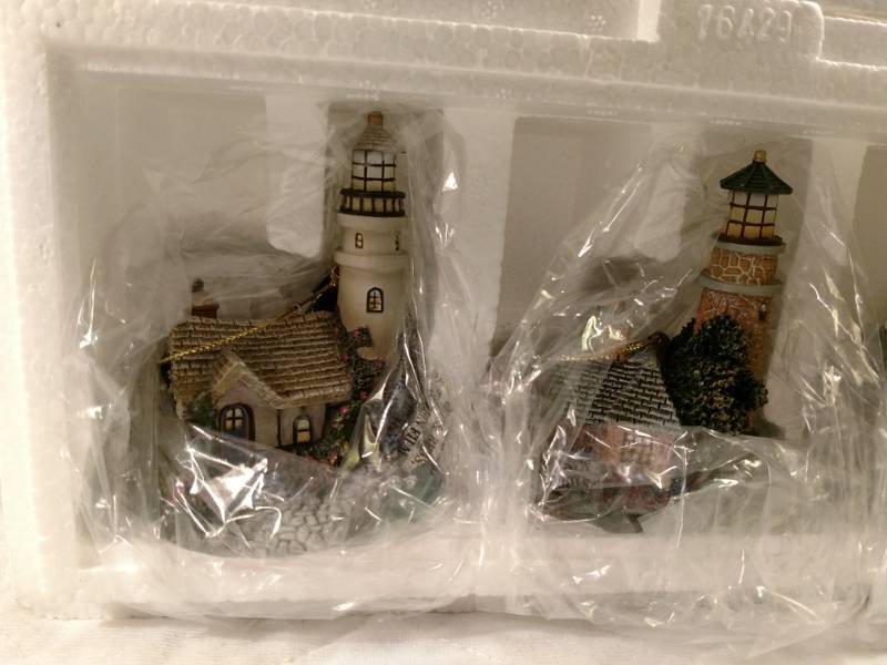lot 16144 image: Thomas Kinkade Illuminated Ornaments