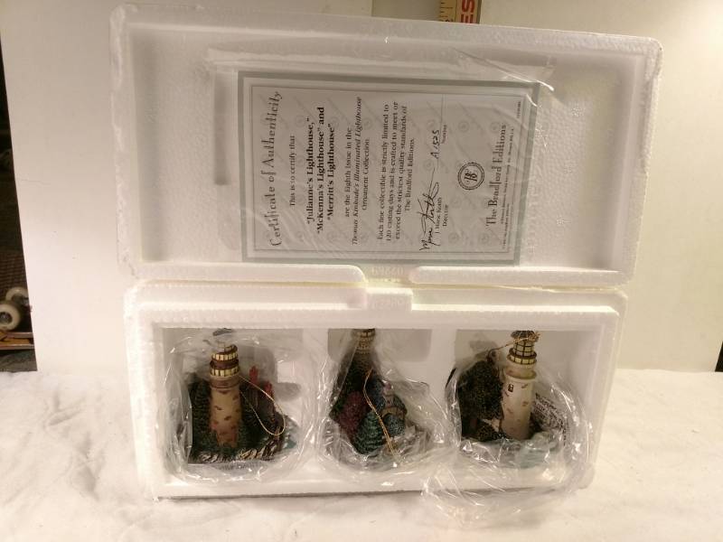 lot 16145 image: Thomas Kinkade Illuminated Ornaments