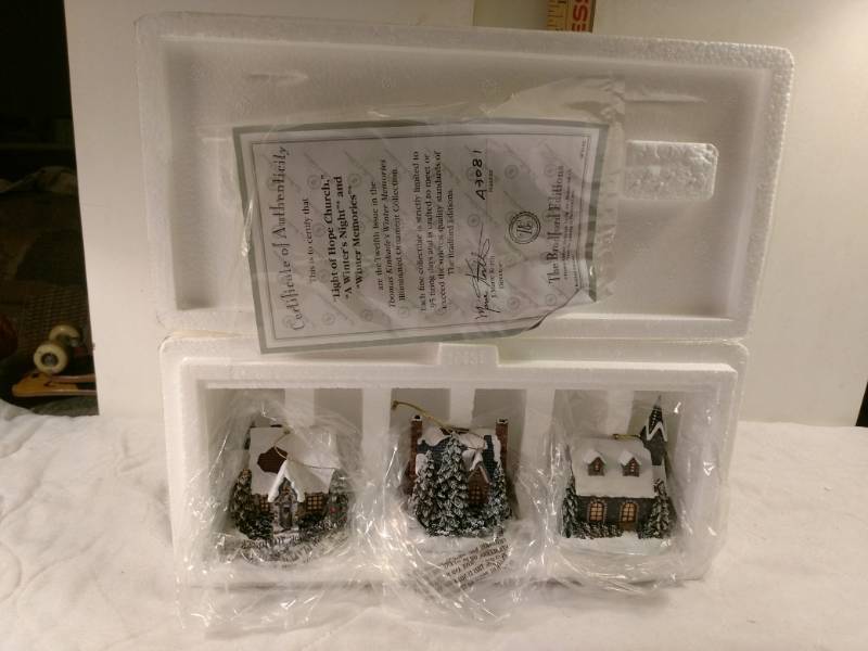 lot 16146 image: Thomas Kinkade Illuminated Ornaments Winter Memories