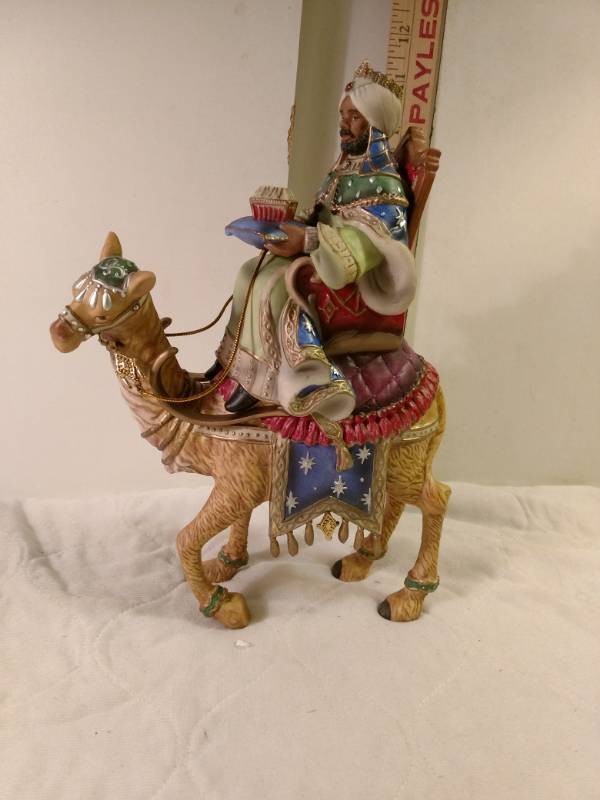 lot 16149 image: Thomas Kinkade Hawthorne Village Nativity