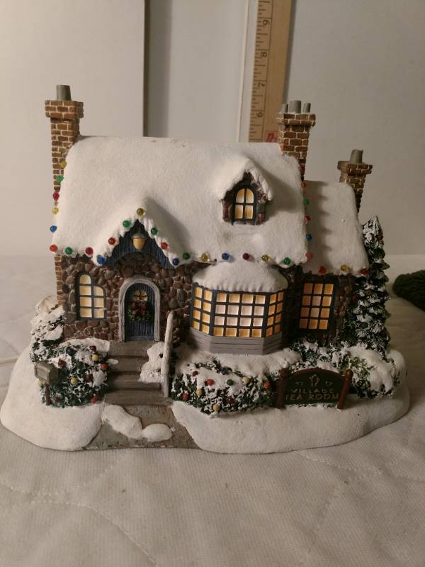 lot 16127 image: Thomas Kinkade Village Christmas Hawthorne Village
