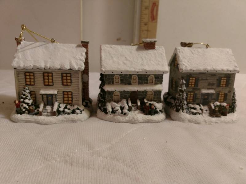 lot 16155 image: Thomas Kinkade Illuminated Ornaments
