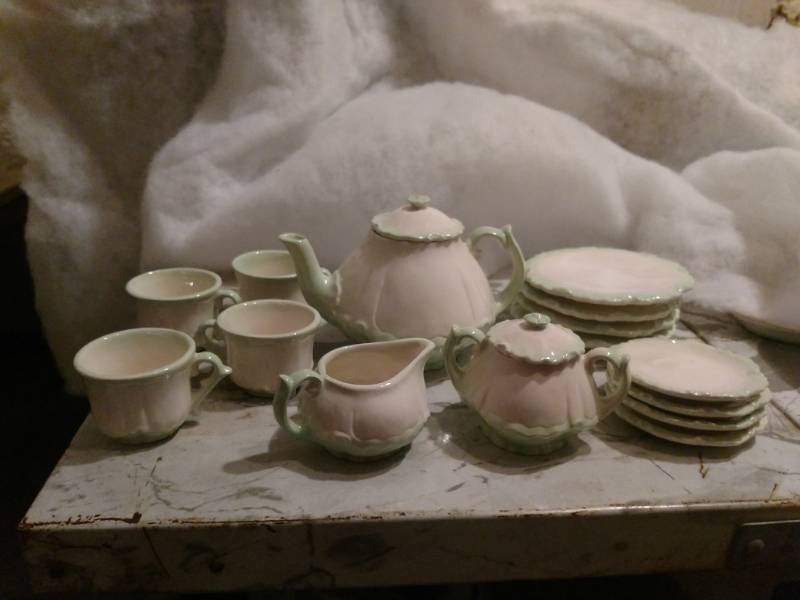 lot 16158 image: Childs Tea set