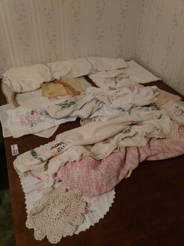 lot 16165 image: Embroidery linens