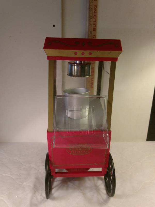 lot 16094 image: Quaint popcorn popper