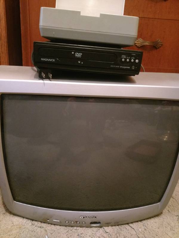 lot 16175 image: TV, Battery charger, DVD player