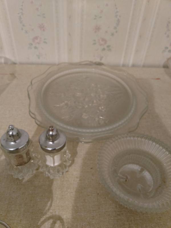 lot 16181 image: Lot of clear depression glass, including 2 Iris Plates