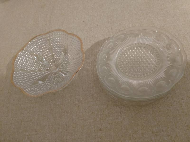 lot 16183 image: Lot of clear plates and decor bowl