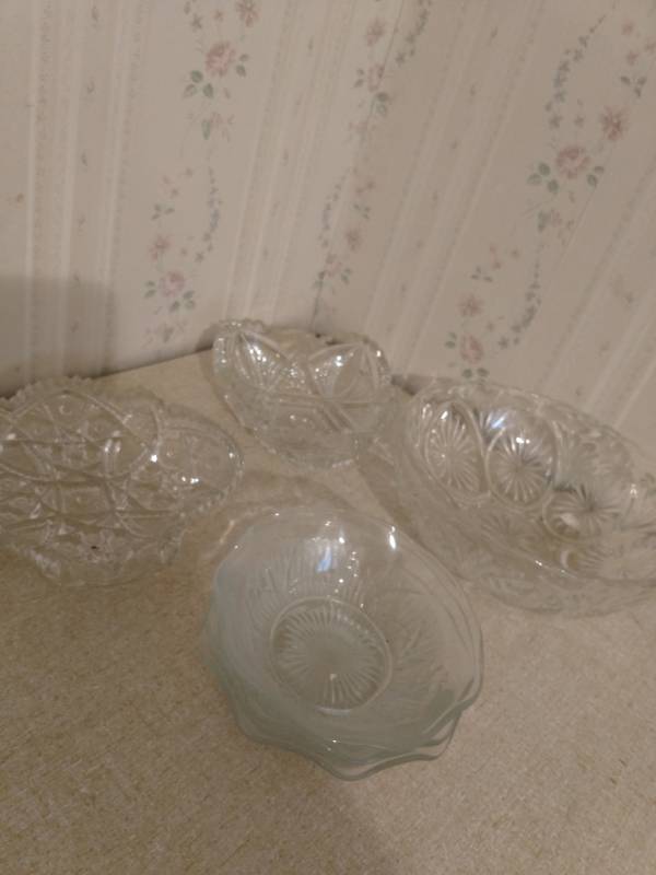 lot 16185 image: Lot of Depression glass including Iris pattern