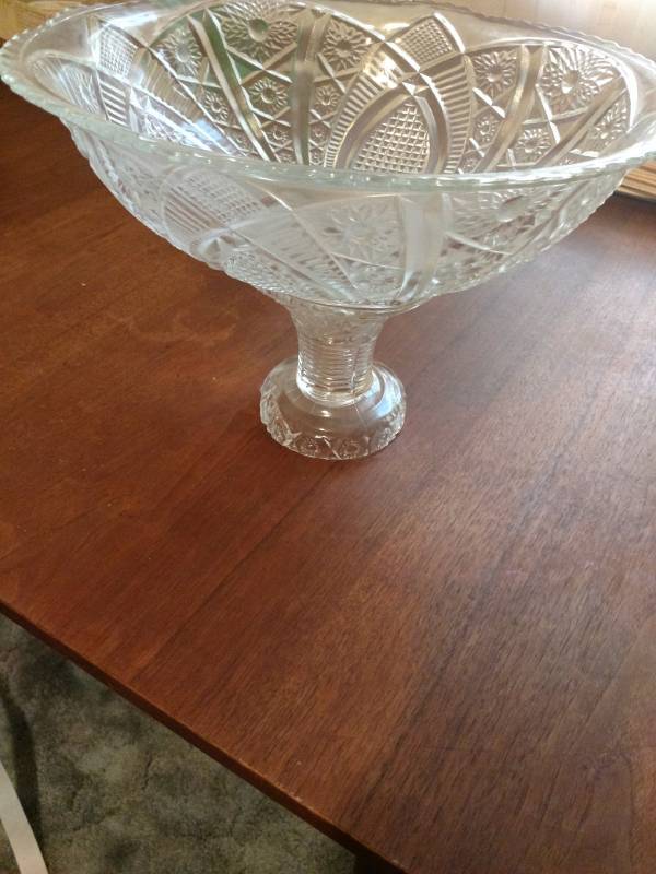 lot 16187 image: Punch bowl Possible Northwood Nearcut depression glass pattern