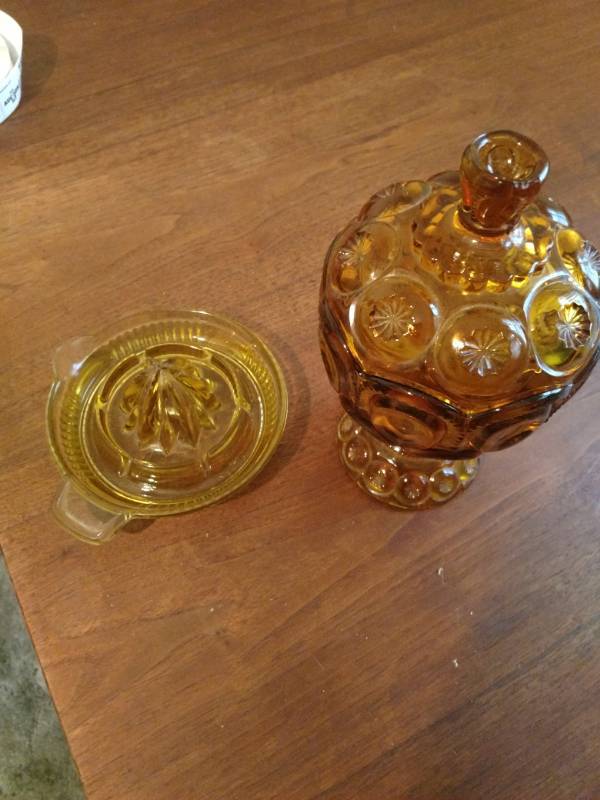 lot 16189 image: Amber candy dish, and fruit juicer