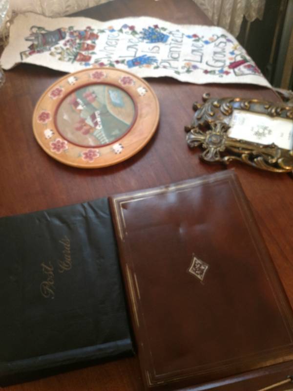 lot 16196 image: Lot of Home Decor