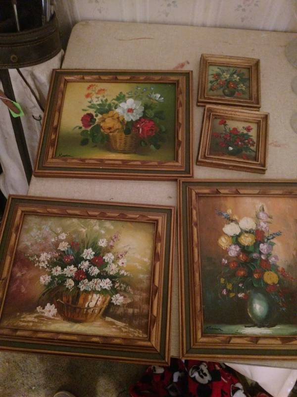 lot 16200 image: Lot of 5 paintings