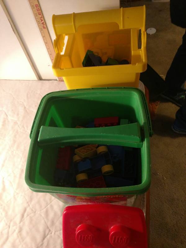 lot 16203 image: Lot of Legos blocks